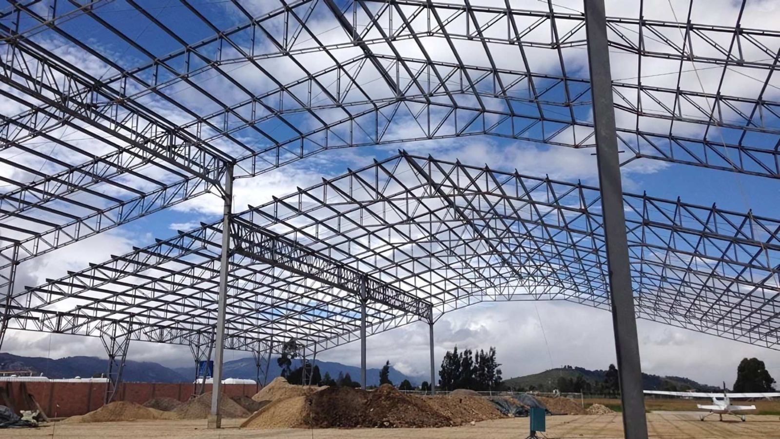 Hangar Quergeo, Aeropuerto Guaymaral, Cundinamarca: estructura metálica de GVS Construcciones