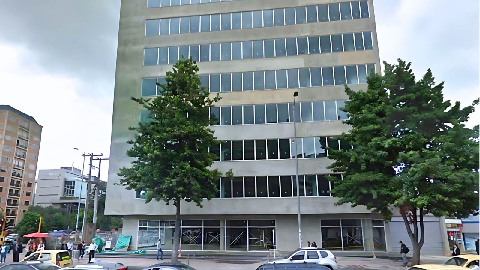 Edificio E-100, Carrera 19 con calle 100, Bogotá: estructura metálica de GVS Construcciones